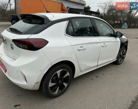 Белый Опель Corsa-e, объемом двигателя 0 л и пробегом 7 тыс. км за 13100 $, фото 6 на Automoto.ua