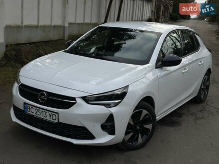 Белый Опель Corsa-e, объемом двигателя 0 л и пробегом 28 тыс. км за 15615 $, фото 1 на Automoto.ua