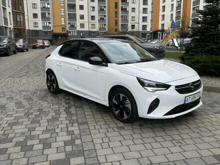 Белый Опель Corsa-e, объемом двигателя 0 л и пробегом 53 тыс. км за 16200 $, фото 1 на Automoto.ua