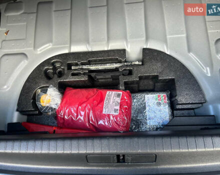 Серый Опель Corsa-e, объемом двигателя 0 л и пробегом 97 тыс. км за 12500 $, фото 23 на Automoto.ua