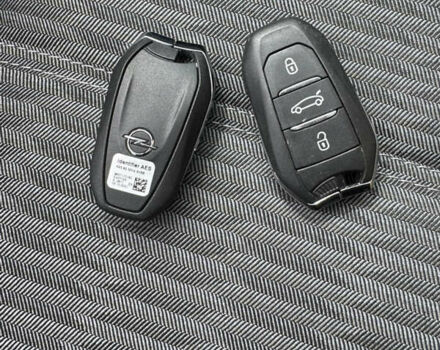 Оранжевый Опель Corsa-e, объемом двигателя 0 л и пробегом 45 тыс. км за 12950 $, фото 43 на Automoto.ua