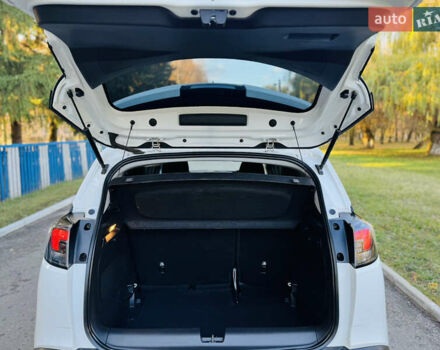 Білий Опель Crossland, об'ємом двигуна 1.2 л та пробігом 7 тис. км за 16500 $, фото 14 на Automoto.ua