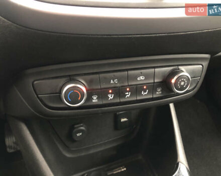 Белый Опель Crossland X, объемом двигателя 1.56 л и пробегом 285 тыс. км за 11500 $, фото 11 на Automoto.ua