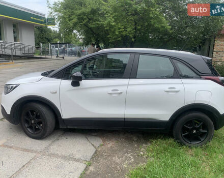 Білий Опель Crossland X, об'ємом двигуна 1.2 л та пробігом 81 тис. км за 14800 $, фото 2 на Automoto.ua