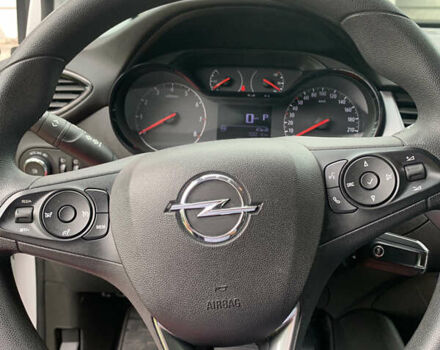 Білий Опель Crossland X, об'ємом двигуна 1.2 л та пробігом 81 тис. км за 14800 $, фото 9 на Automoto.ua