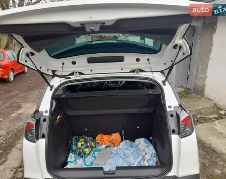 Белый Опель Crossland X, объемом двигателя 1.2 л и пробегом 73 тыс. км за 13500 $, фото 3 на Automoto.ua