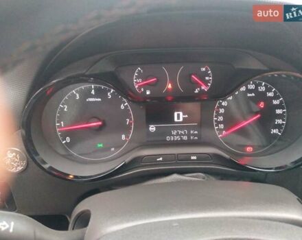 Серый Опель Crossland X, объемом двигателя 1.2 л и пробегом 33 тыс. км за 10500 $, фото 3 на Automoto.ua