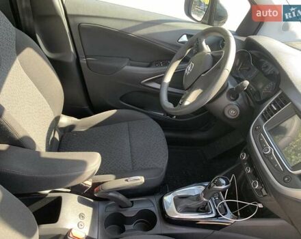 Сірий Опель Crossland X, об'ємом двигуна 1.2 л та пробігом 60 тис. км за 14200 $, фото 12 на Automoto.ua