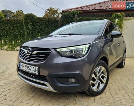 Серый Опель Crossland X, объемом двигателя 1.2 л и пробегом 60 тыс. км за 13999 $, фото 2 на Automoto.ua