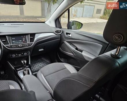 Серый Опель Crossland X, объемом двигателя 1.2 л и пробегом 60 тыс. км за 13999 $, фото 23 на Automoto.ua