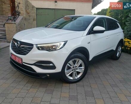 Белый Опель Grandland X, объемом двигателя 1.5 л и пробегом 206 тыс. км за 15650 $, фото 1 на Automoto.ua