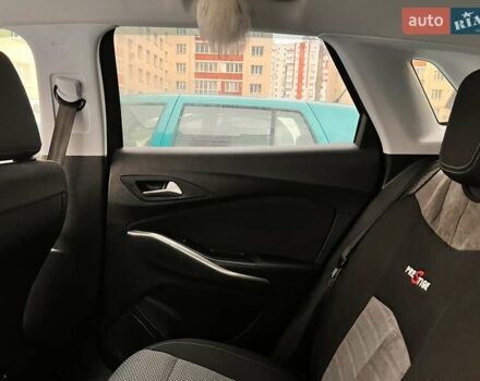 Серый Опель Grandland X, объемом двигателя 1.5 л и пробегом 58 тыс. км за 18000 $, фото 9 на Automoto.ua