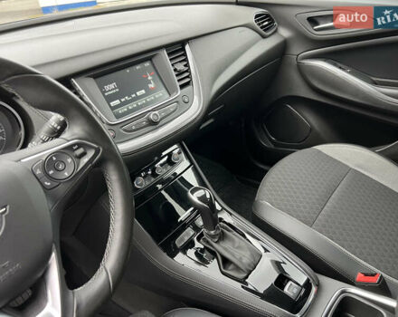 Сірий Опель Grandland X, об'ємом двигуна 1.5 л та пробігом 49 тис. км за 19999 $, фото 12 на Automoto.ua