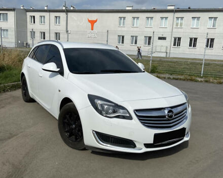 Белый Опель Insignia Sports Tourer, объемом двигателя 2 л и пробегом 146 тыс. км за 9200 $, фото 1 на Automoto.ua