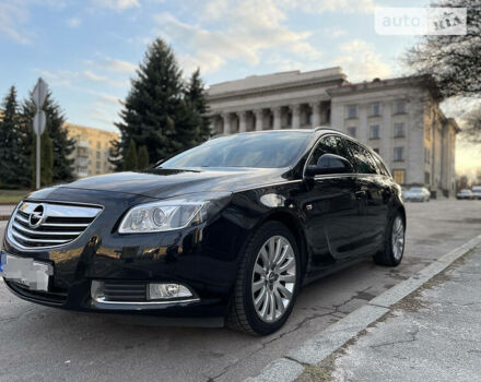 Черный Опель Insignia Sports Tourer, объемом двигателя 2 л и пробегом 209 тыс. км за 9799 $, фото 2 на Automoto.ua