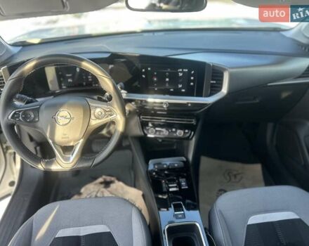 Белый Опель Mokka, объемом двигателя 1.2 л и пробегом 98 тыс. км за 16100 $, фото 7 на Automoto.ua