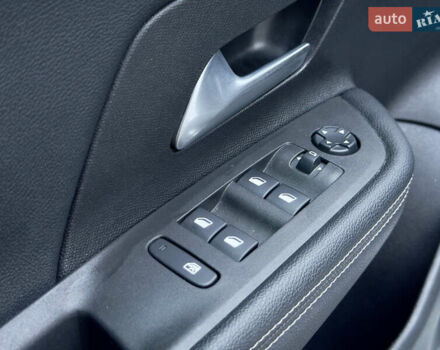 Белый Опель Mokka-e, объемом двигателя 0 л и пробегом 85 тыс. км за 15900 $, фото 17 на Automoto.ua