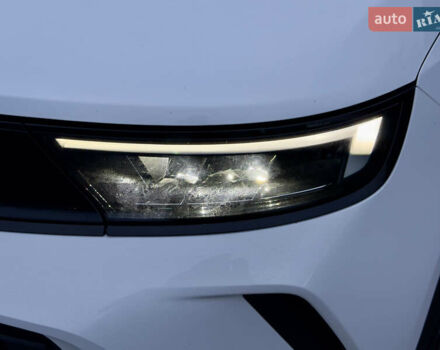 Белый Опель Mokka-e, объемом двигателя 0 л и пробегом 85 тыс. км за 15900 $, фото 45 на Automoto.ua