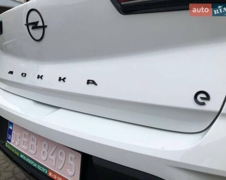 Белый Опель Mokka-e, объемом двигателя 0 л и пробегом 35 тыс. км за 17000 $, фото 23 на Automoto.ua