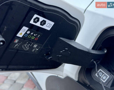 Белый Опель Mokka-e, объемом двигателя 0 л и пробегом 85 тыс. км за 15900 $, фото 35 на Automoto.ua