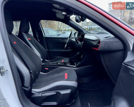 Белый Опель Mokka-e, объемом двигателя 0 л и пробегом 85 тыс. км за 15900 $, фото 2 на Automoto.ua