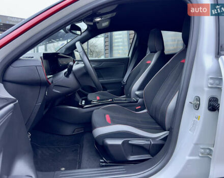 Белый Опель Mokka-e, объемом двигателя 0 л и пробегом 85 тыс. км за 15900 $, фото 18 на Automoto.ua