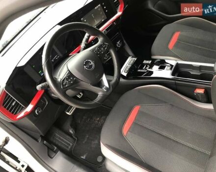 Белый Опель Mokka-e, объемом двигателя 0 л и пробегом 35 тыс. км за 17000 $, фото 49 на Automoto.ua