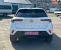 Белый Опель Mokka-e, объемом двигателя 0 л и пробегом 35 тыс. км за 17000 $, фото 5 на Automoto.ua