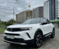 Белый Опель Mokka-e, объемом двигателя 0 л и пробегом 19 тыс. км за 21500 $, фото 1 на Automoto.ua