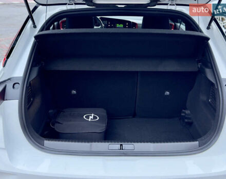 Белый Опель Mokka-e, объемом двигателя 0 л и пробегом 85 тыс. км за 15900 $, фото 38 на Automoto.ua