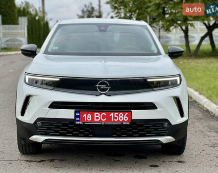 Белый Опель Mokka-e, объемом двигателя 0 л и пробегом 68 тыс. км за 16650 $, фото 3 на Automoto.ua