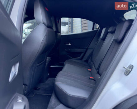 Белый Опель Mokka-e, объемом двигателя 0 л и пробегом 85 тыс. км за 15900 $, фото 33 на Automoto.ua