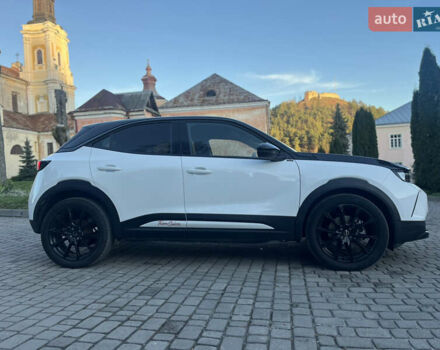Белый Опель Mokka-e, объемом двигателя 0 л и пробегом 50 тыс. км за 16900 $, фото 2 на Automoto.ua