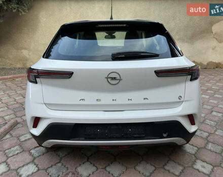 Белый Опель Mokka-e, объемом двигателя 0 л и пробегом 27 тыс. км за 15800 $, фото 3 на Automoto.ua