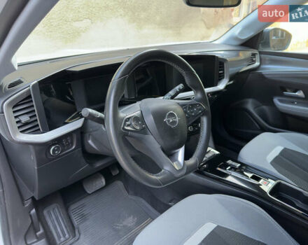Белый Опель Mokka-e, объемом двигателя 0 л и пробегом 27 тыс. км за 15800 $, фото 22 на Automoto.ua