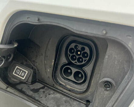 Белый Опель Mokka-e, объемом двигателя 0 л и пробегом 54 тыс. км за 15300 $, фото 16 на Automoto.ua