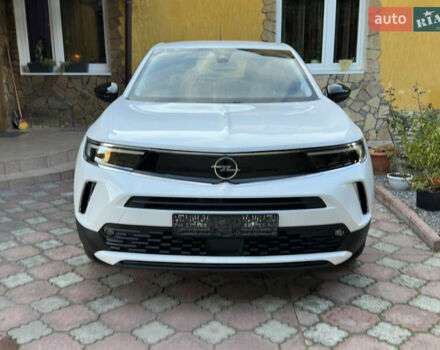 Белый Опель Mokka-e, объемом двигателя 0 л и пробегом 27 тыс. км за 15800 $, фото 2 на Automoto.ua