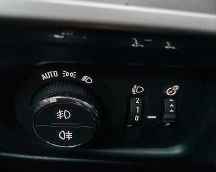 Белый Опель Mokka-e, объемом двигателя 0 л и пробегом 43 тыс. км за 15955 $, фото 18 на Automoto.ua