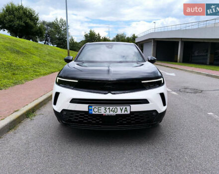 Белый Опель Mokka-e, объемом двигателя 0 л и пробегом 17 тыс. км за 15800 $, фото 3 на Automoto.ua
