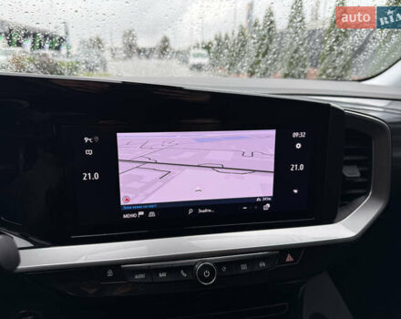 Белый Опель Mokka-e, объемом двигателя 0 л и пробегом 50 тыс. км за 16700 $, фото 4 на Automoto.ua