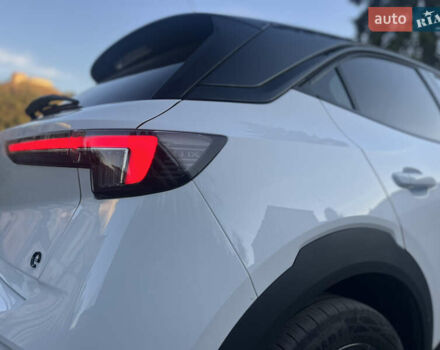 Белый Опель Mokka-e, объемом двигателя 0 л и пробегом 50 тыс. км за 16900 $, фото 4 на Automoto.ua