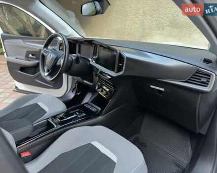 Белый Опель Mokka-e, объемом двигателя 0 л и пробегом 27 тыс. км за 15800 $, фото 21 на Automoto.ua
