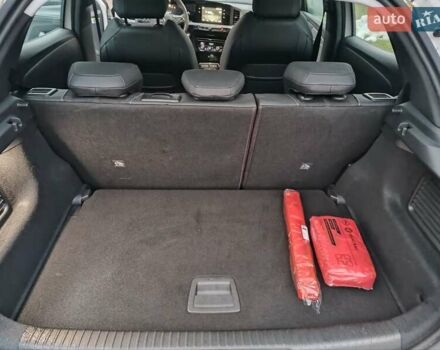 Белый Опель Mokka-e, объемом двигателя 0 л и пробегом 43 тыс. км за 15955 $, фото 12 на Automoto.ua