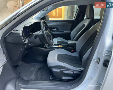 Белый Опель Mokka-e, объемом двигателя 0 л и пробегом 27 тыс. км за 15800 $, фото 17 на Automoto.ua