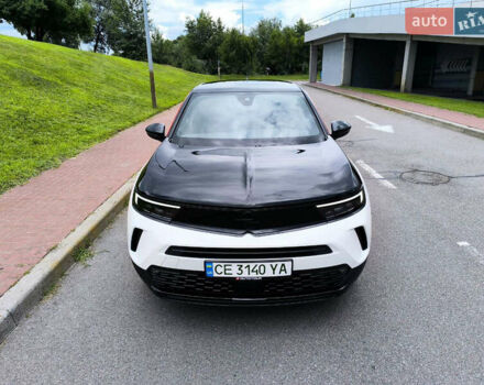 Белый Опель Mokka-e, объемом двигателя 0 л и пробегом 17 тыс. км за 15800 $, фото 4 на Automoto.ua
