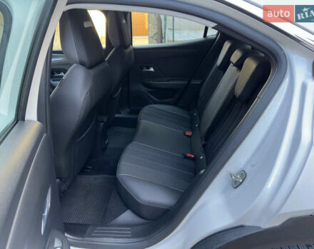 Белый Опель Mokka-e, объемом двигателя 0 л и пробегом 27 тыс. км за 15800 $, фото 19 на Automoto.ua