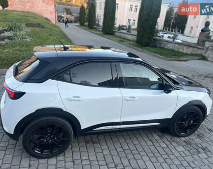 Белый Опель Mokka-e, объемом двигателя 0 л и пробегом 50 тыс. км за 16900 $, фото 3 на Automoto.ua