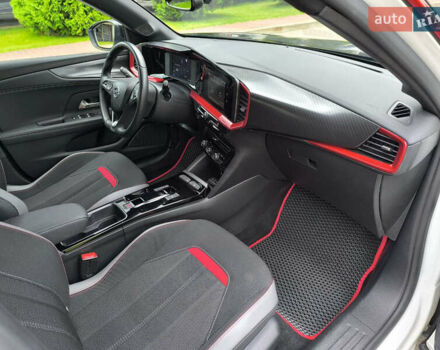 Белый Опель Mokka-e, объемом двигателя 0 л и пробегом 17 тыс. км за 15800 $, фото 28 на Automoto.ua