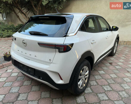 Белый Опель Mokka-e, объемом двигателя 0 л и пробегом 27 тыс. км за 15800 $, фото 7 на Automoto.ua
