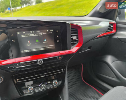 Белый Опель Mokka-e, объемом двигателя 0 л и пробегом 17 тыс. км за 15800 $, фото 30 на Automoto.ua